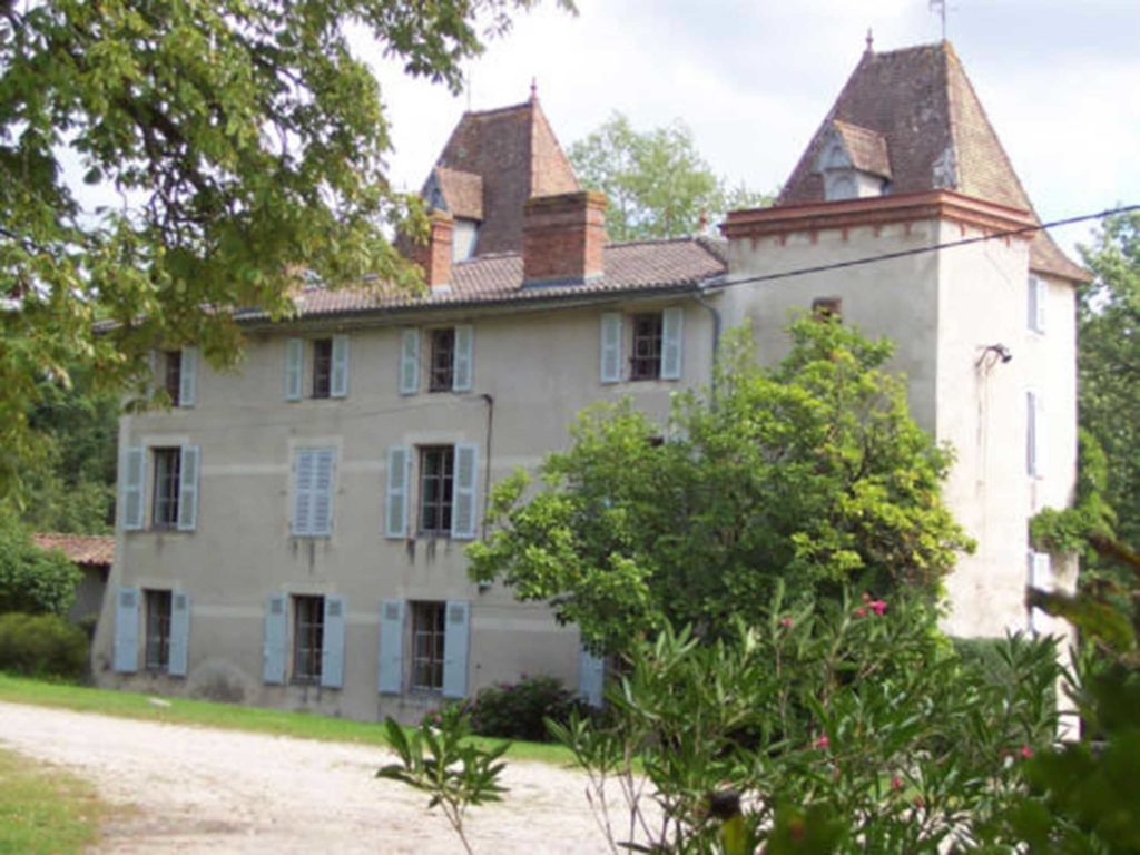 La Vallérie maison familiale location saisonnière extérieur vue arrivée BD